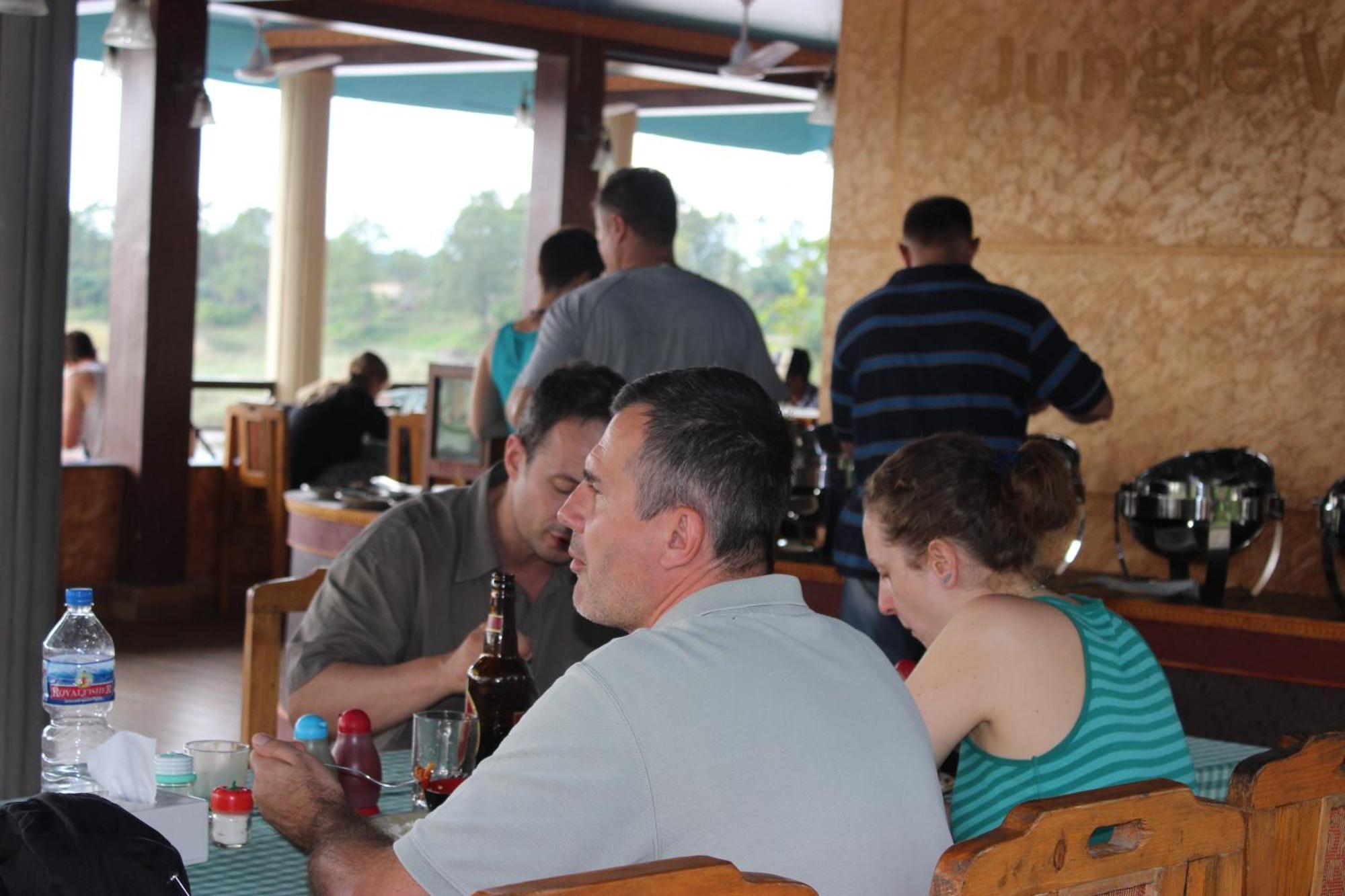 Jungle Wildlife Camp Hotel Sauraha Bagian luar foto