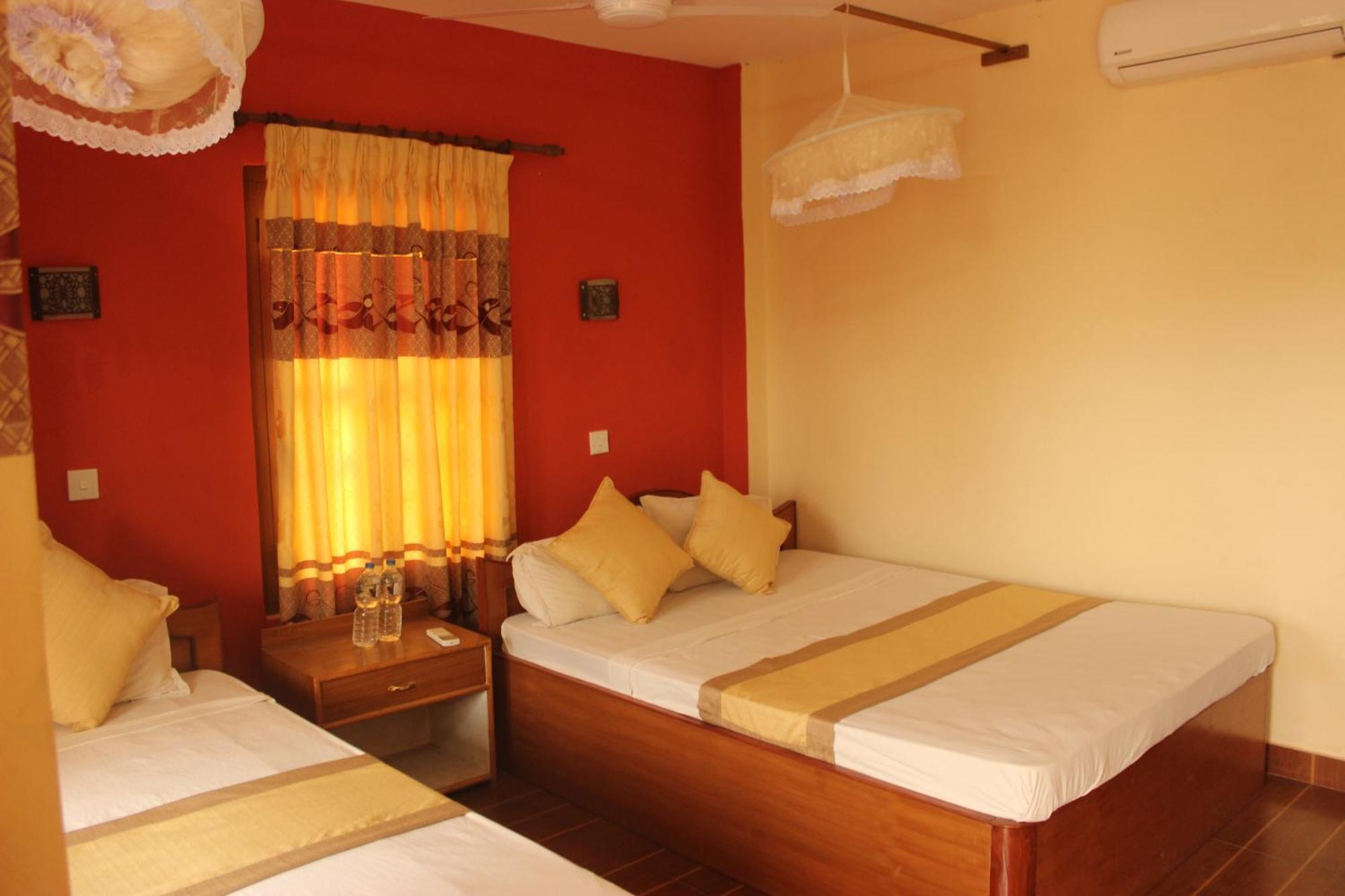 Jungle Wildlife Camp Hotel Sauraha Ruang foto