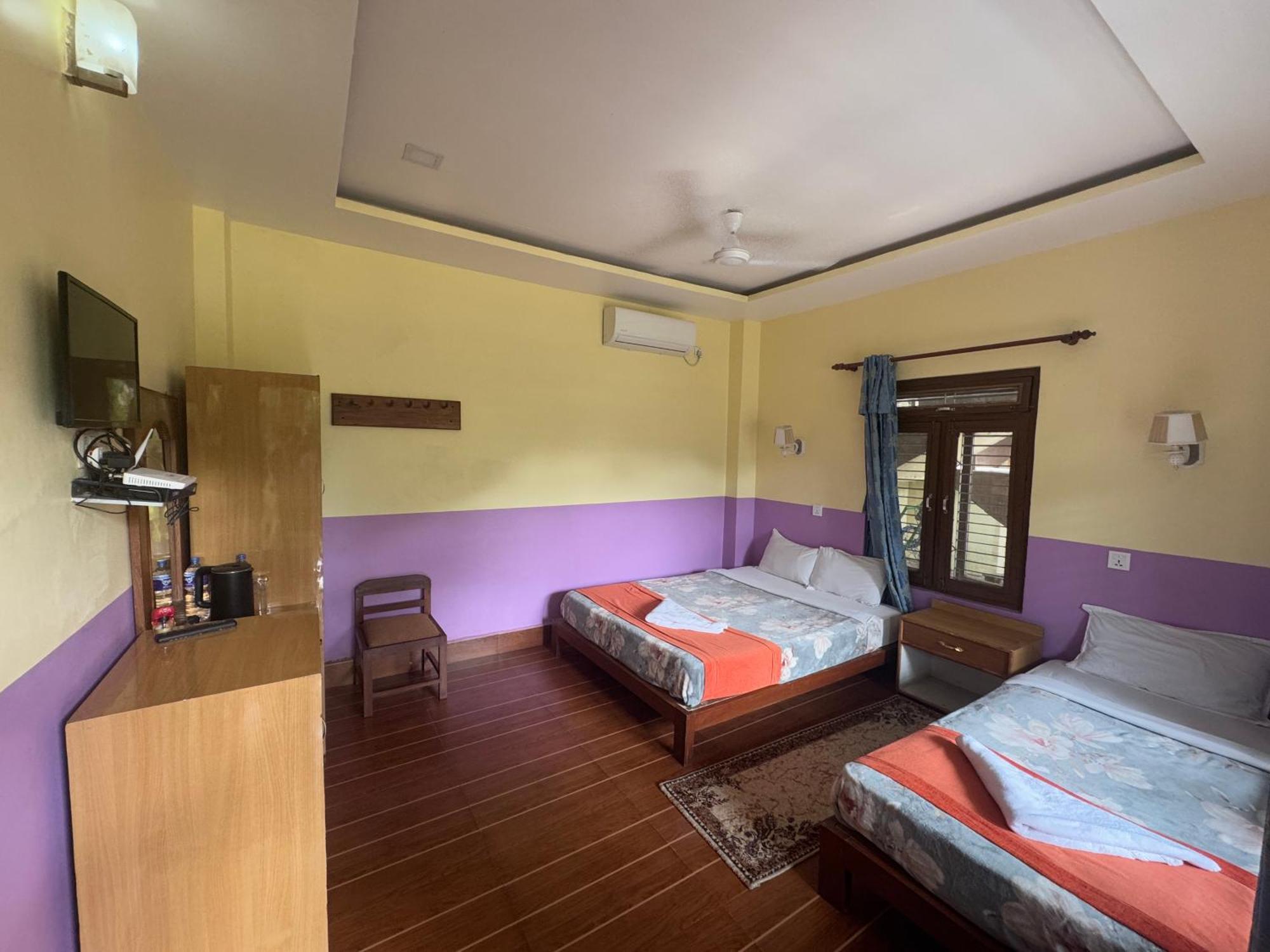 Jungle Wildlife Camp Hotel Sauraha Bagian luar foto