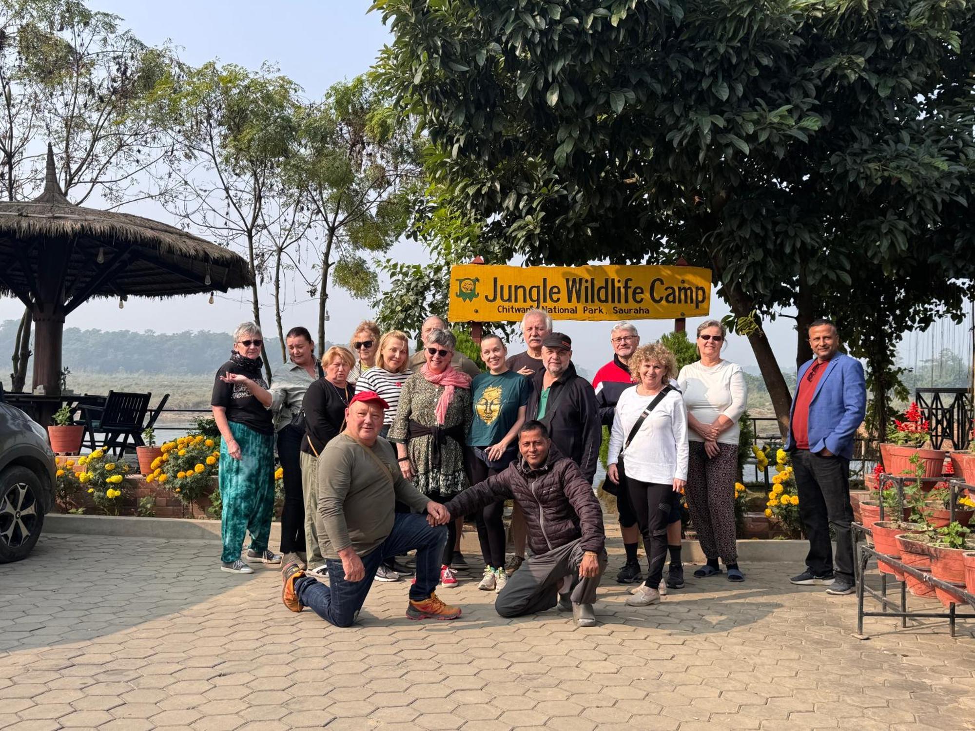 Jungle Wildlife Camp Hotel Sauraha Bagian luar foto