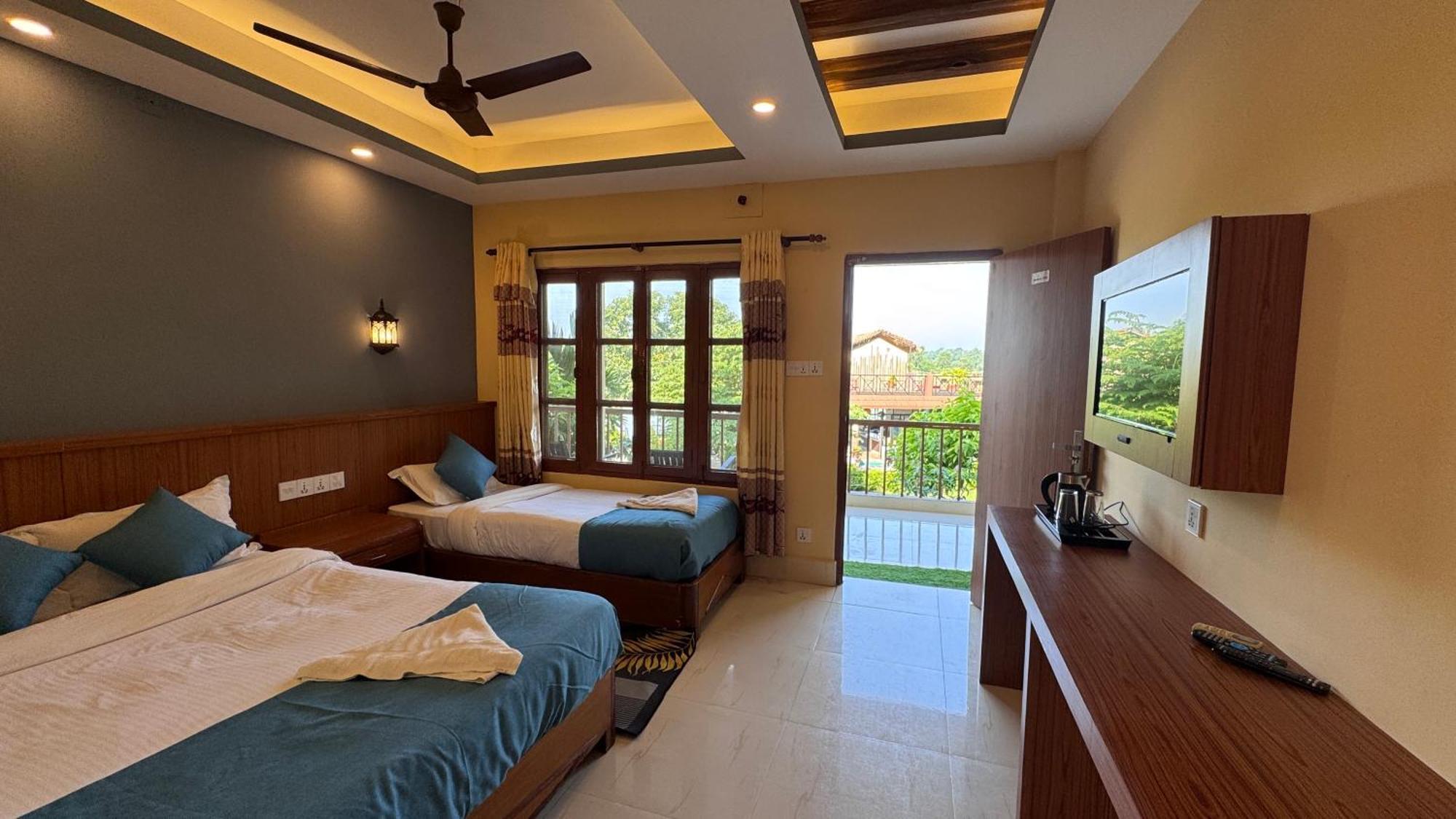 Jungle Wildlife Camp Hotel Sauraha Bagian luar foto