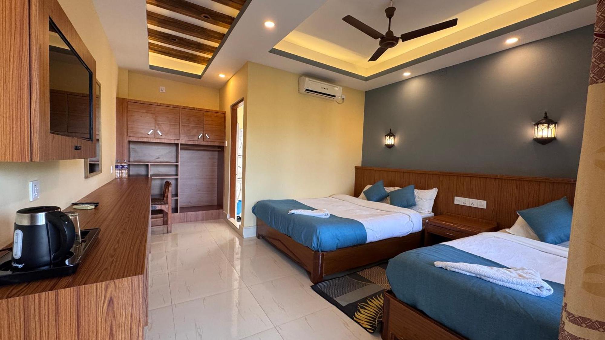 Jungle Wildlife Camp Hotel Sauraha Bagian luar foto